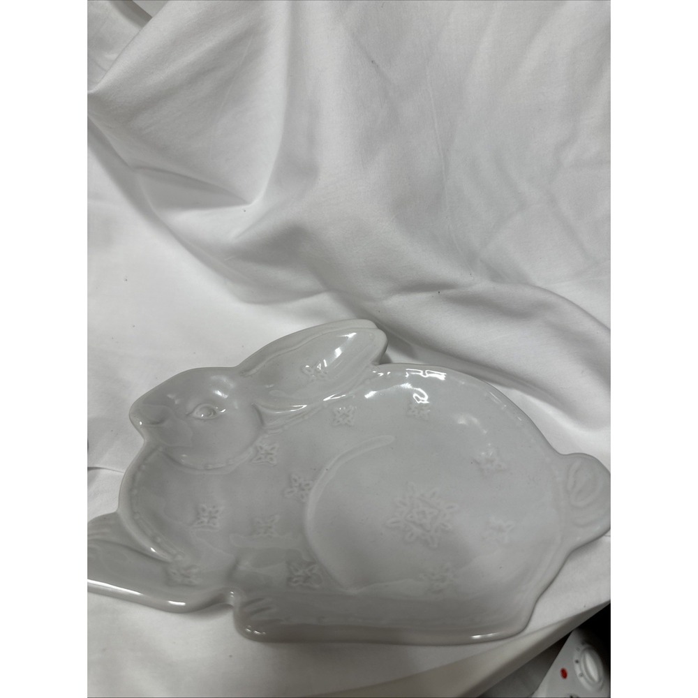 Pottery Barn White Bunny Plate‎ Pre Owned (2)